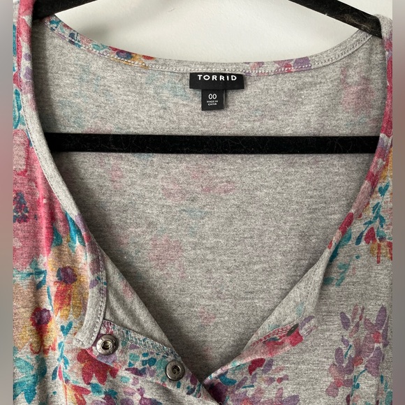 Casual floral dress with deep pockets - Picture 2 of 8